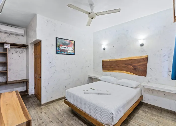 Hotel - 1 Mi To