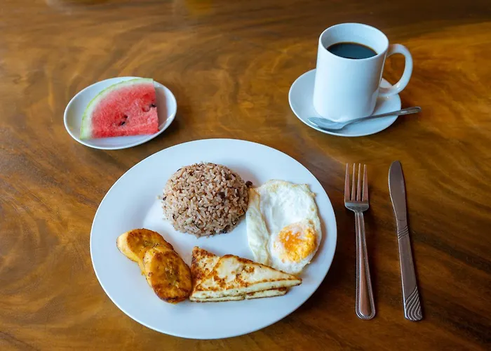- 1 Mi To Hotel Tamarindo